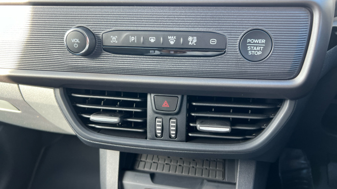 Ford Tourneo Connect 2.0 EcoBlue Titanium 5dr Auto Diesel Estate - Image 27